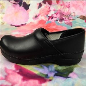 Dansko clogs matte black size 40 very good preowned